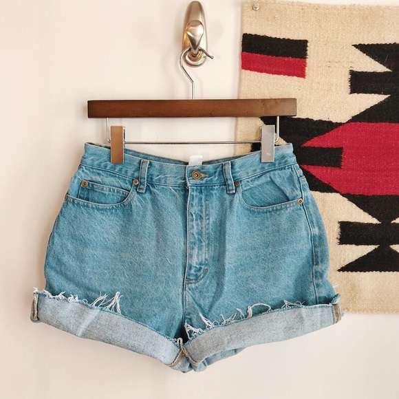 Vintage Pants - VINTAGE HIGHWAISTED LIGHT WASH SHORTS